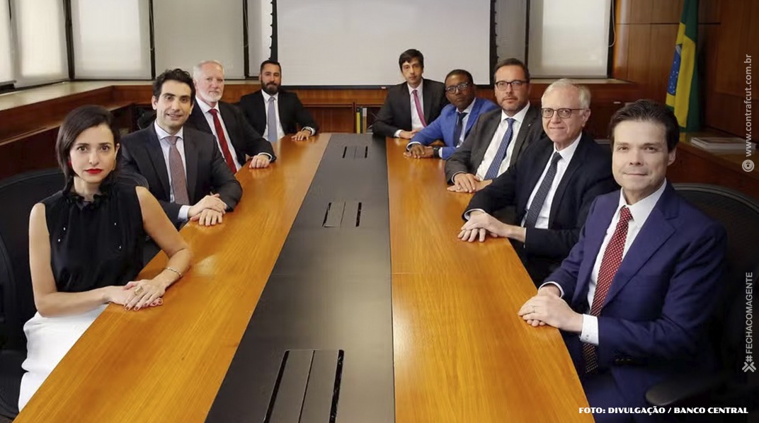 Decisão do BC em manter juros em 15% expõe brasileiros a endividamentos e não combate inflação